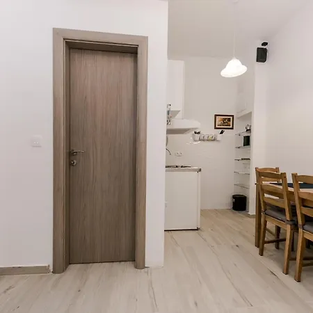 Apartament Palomia D *